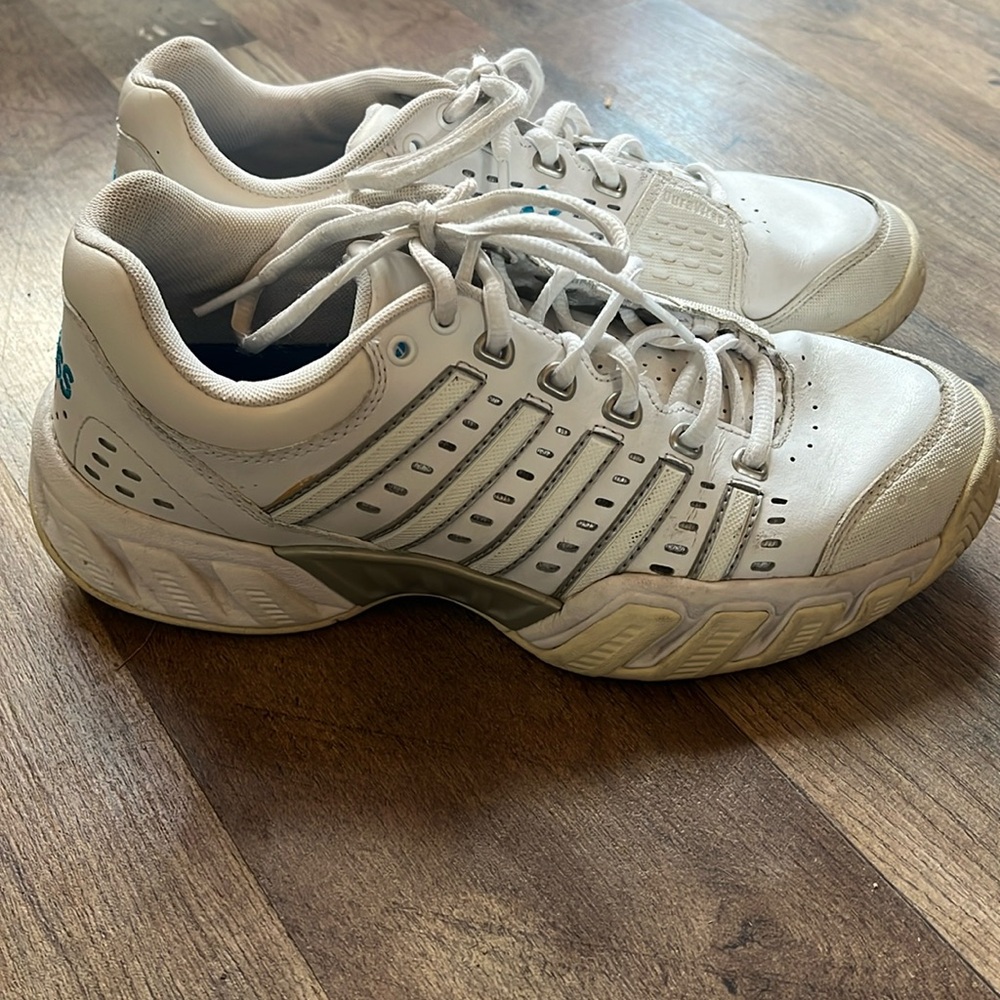 4/$20🥳 K-Swiss women’s shoes size 8.5